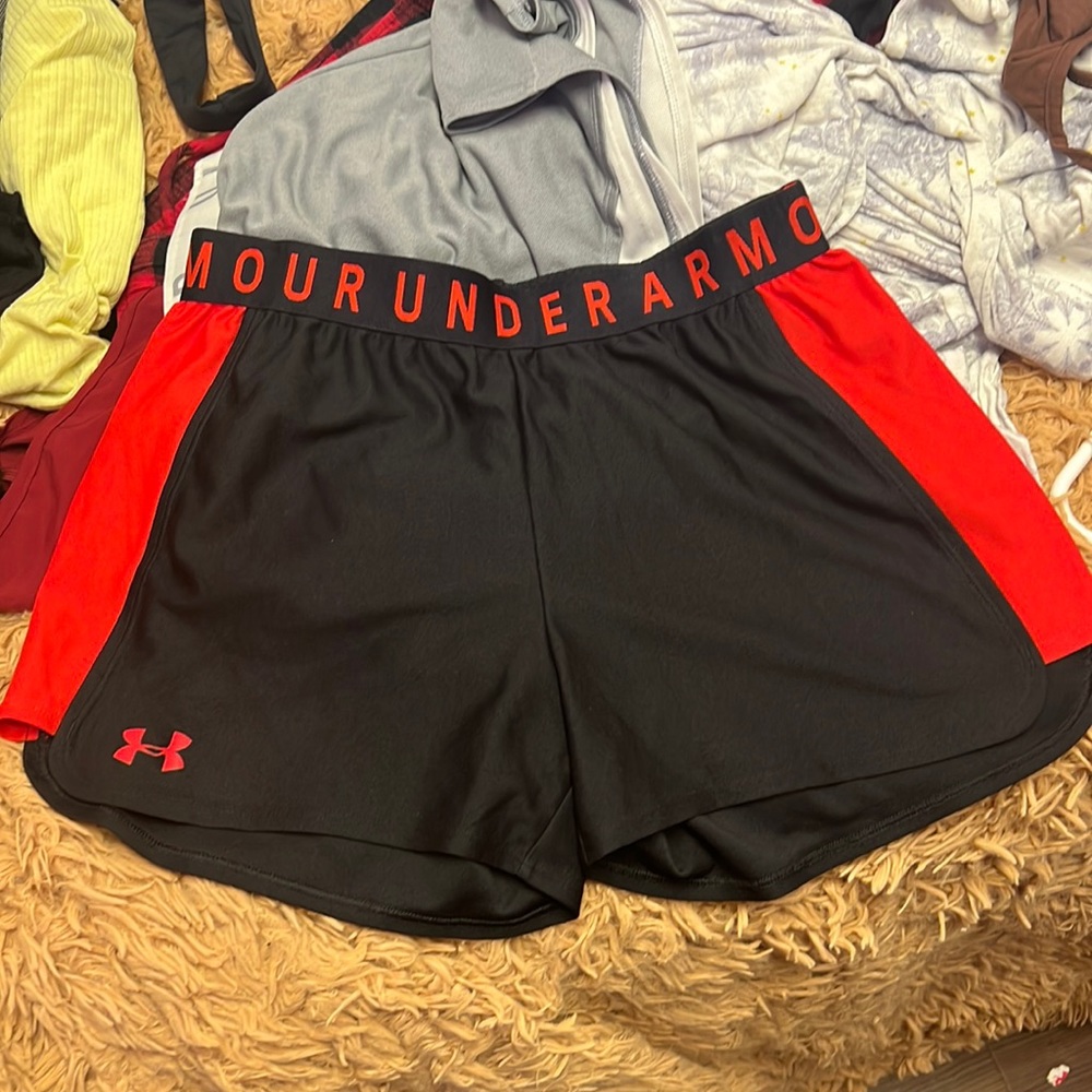 Under Amor shorts